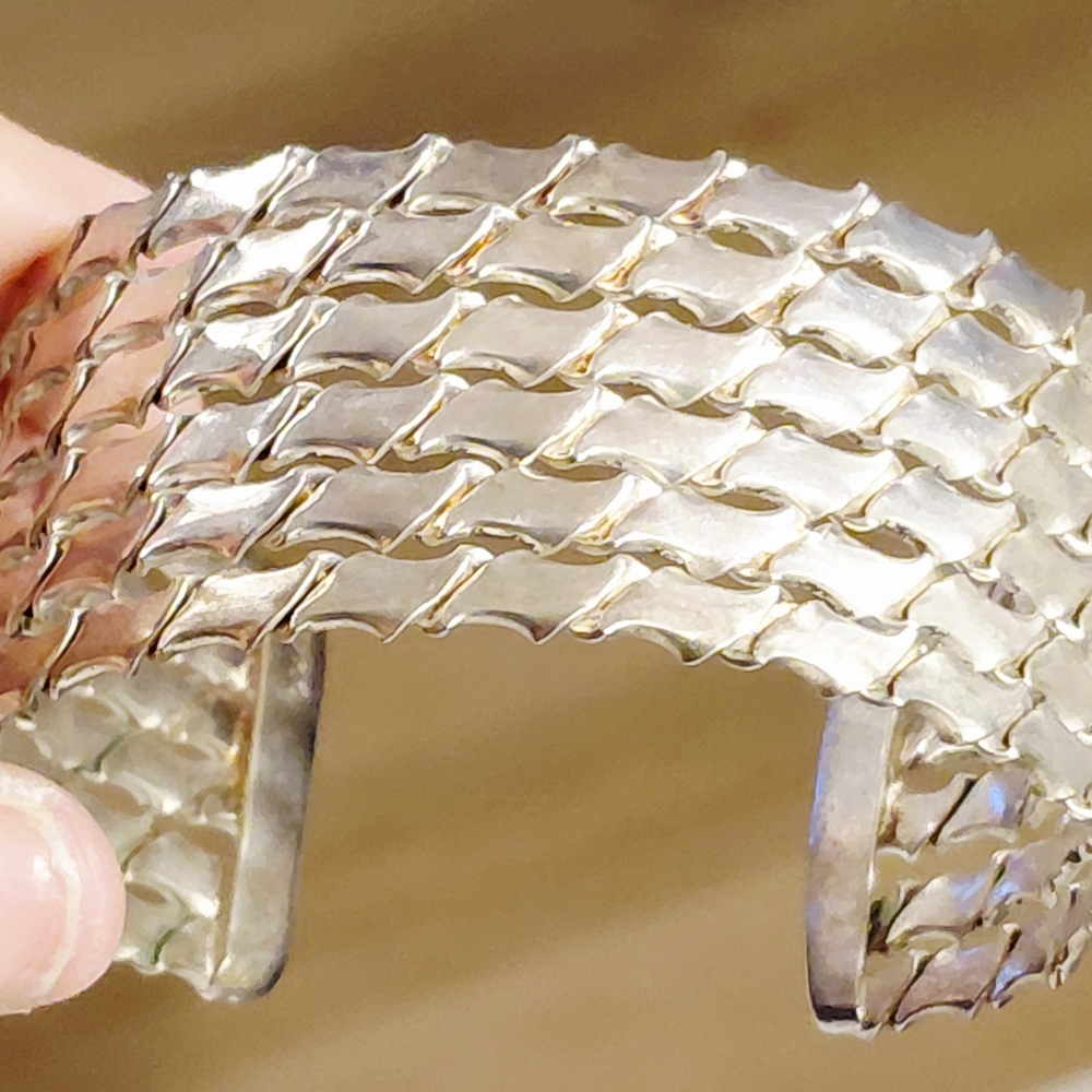 Elegant Silver Bracelet for Women MB